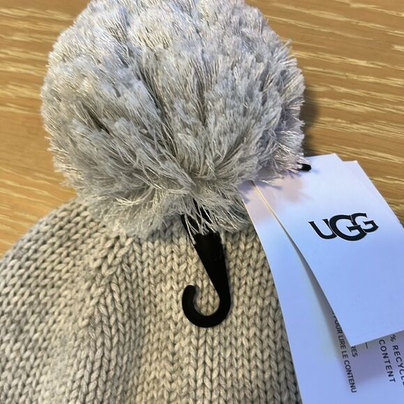 UGG Grey Heather Knit Pom Beanie Hat One Size Unisex, NWT - Picture 3 of 7